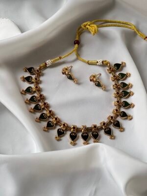 SR 116  GREEN AND BROWN PALAKKA MODEL NECKLACE