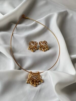 SR 118 SIMPLE CHAIN WITH HEART LOCKET