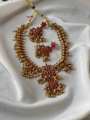 SR 139  MIDDLE LENGTH NECKLACE WITH PEARL AND STONE